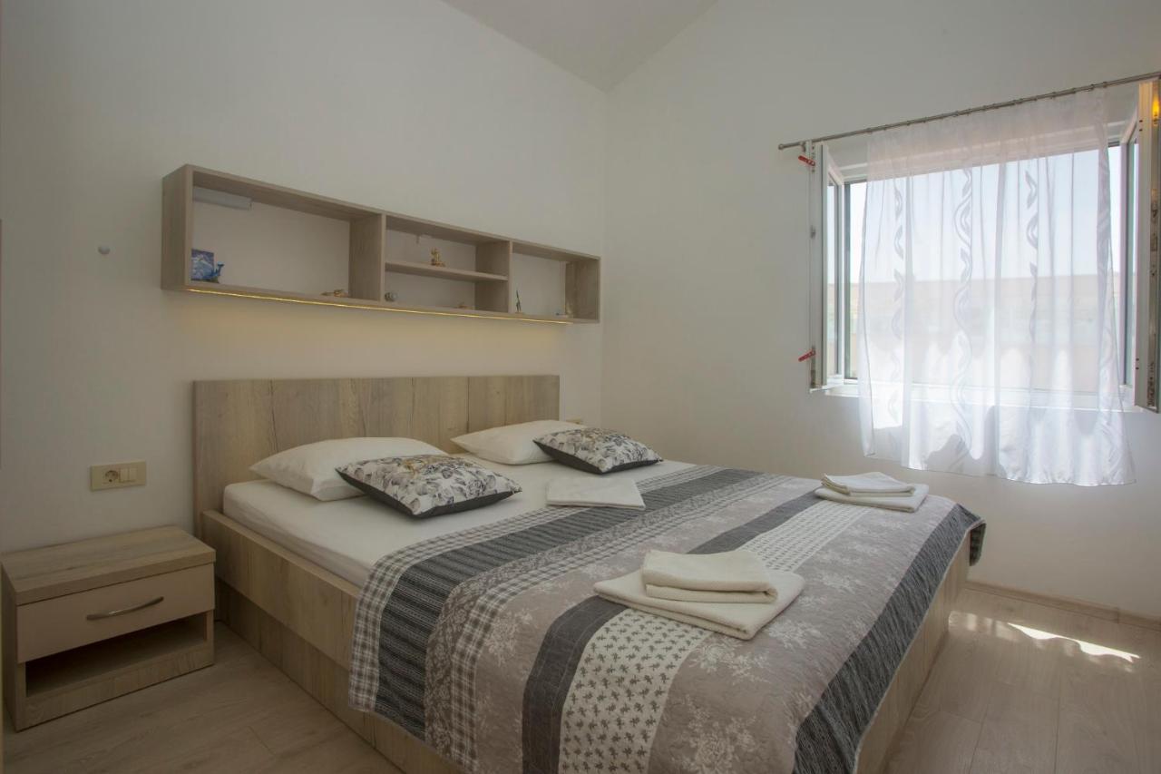 Apartments Lucija Ražanj エクステリア 写真